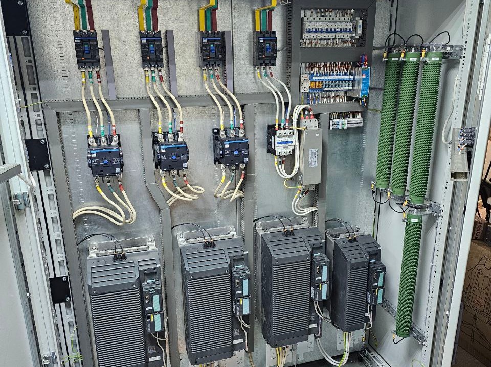 6. Шкаф управления  - позиционер вагонный  АСУ ТП Брик.jpg