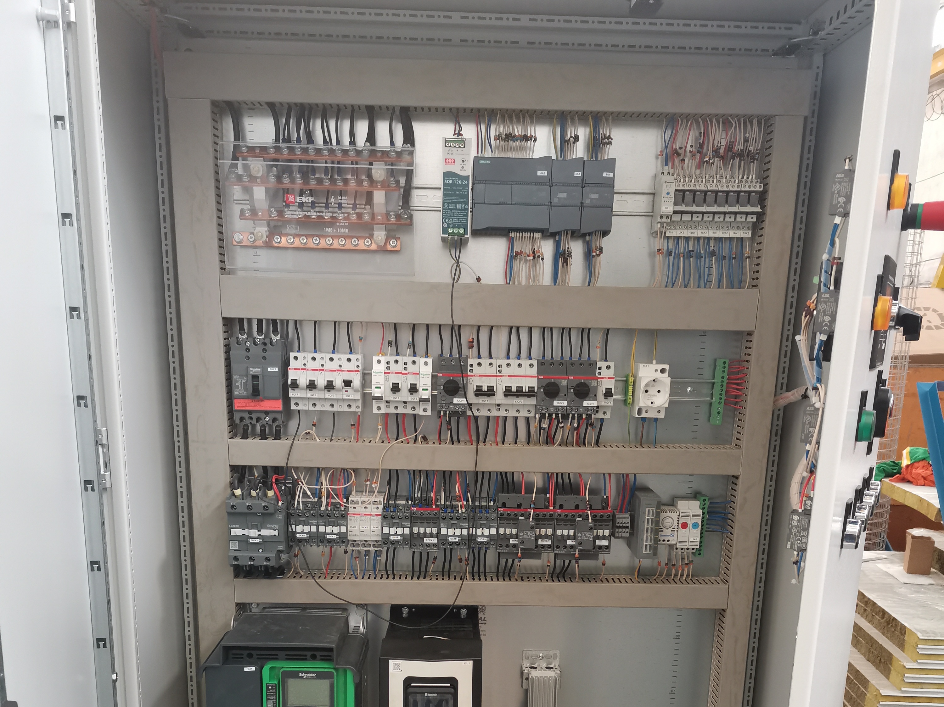 7.1. Испытания АСУ гидравлической системы установки разрыхления угля в вагоне АСУ ТП Брик.JPG